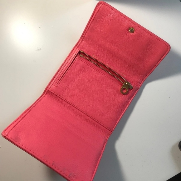 Marc Jacobs Hot Pink Wallet - Picture 4 of 4